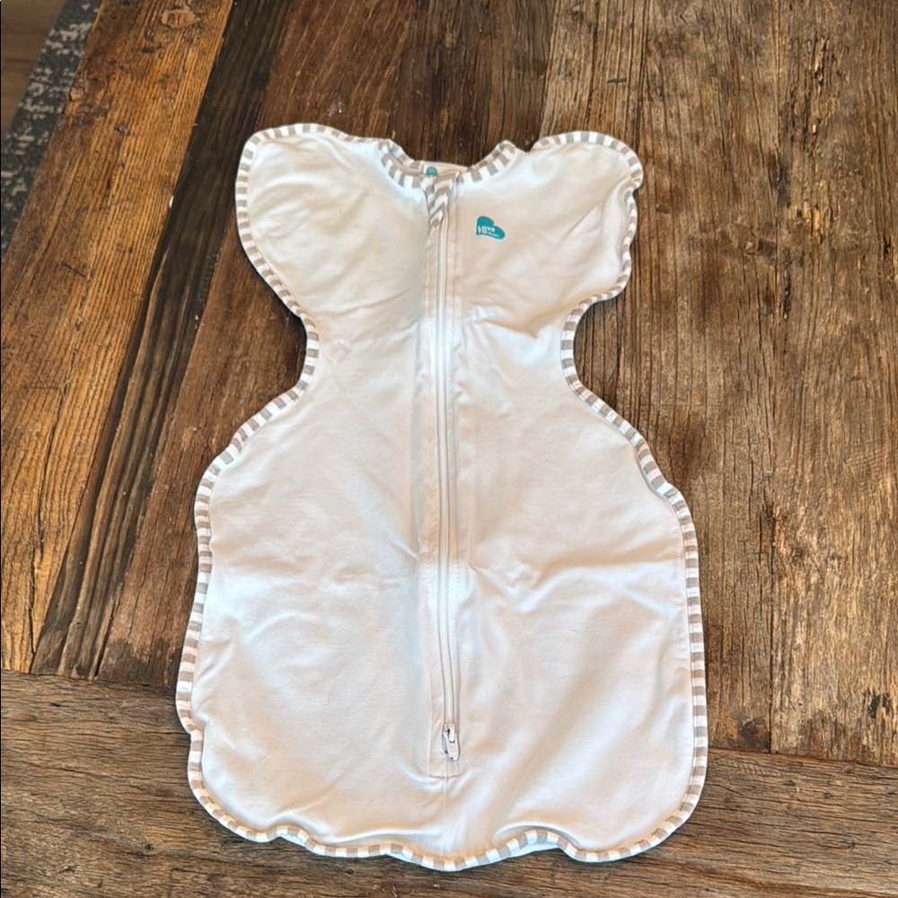 Love to Dream ORGANIC White Swaddle with Cream Stripes